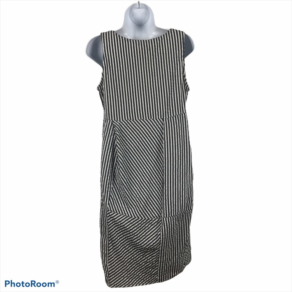 Tulip Seersucker Striped Dress - Picture 3 of 15
